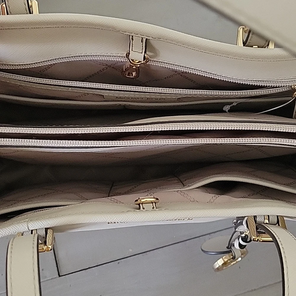 Handbag - Picture 3 of 3